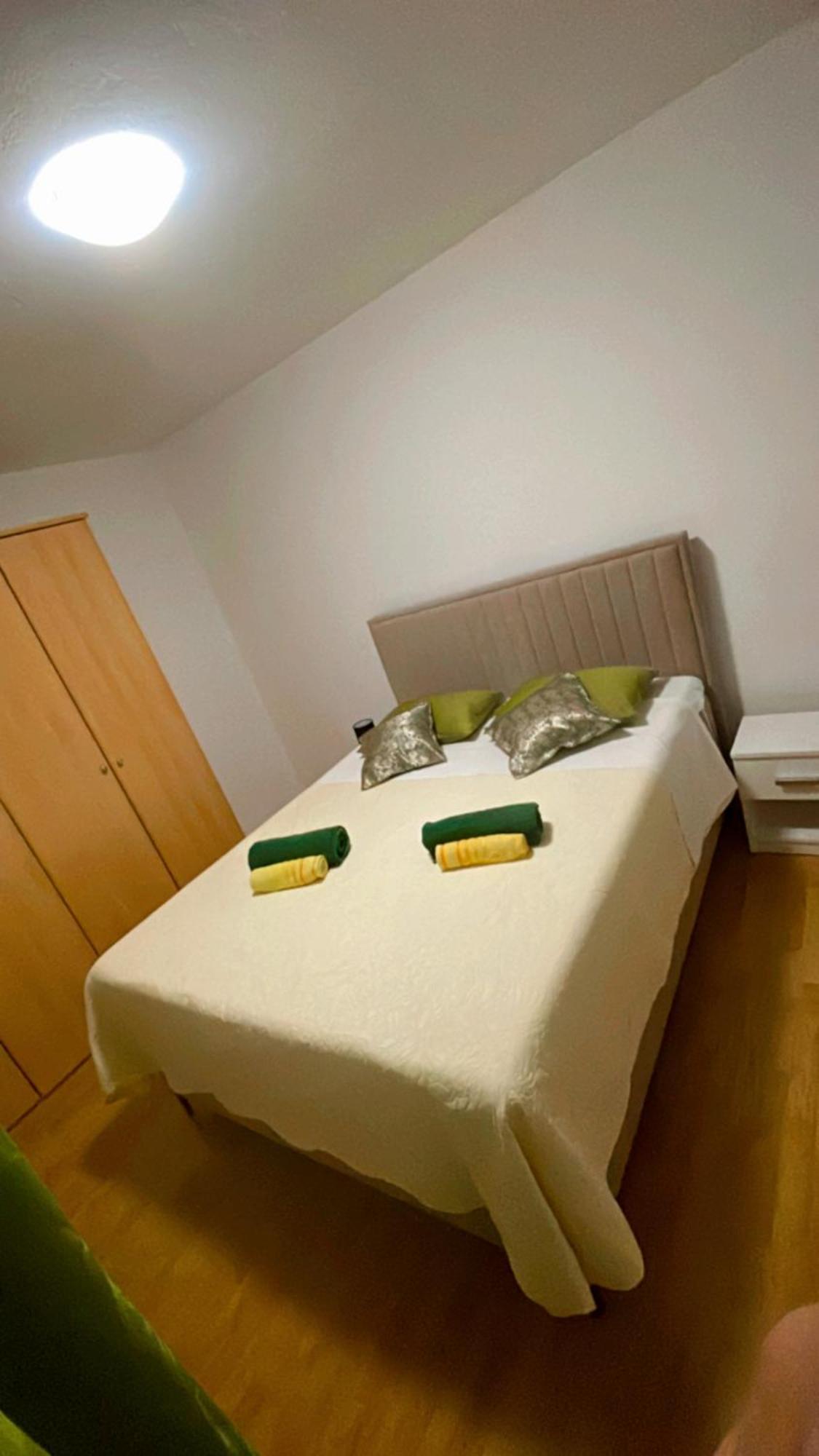 Apartments Angela ビオグラード・ナ・モル エクステリア 写真