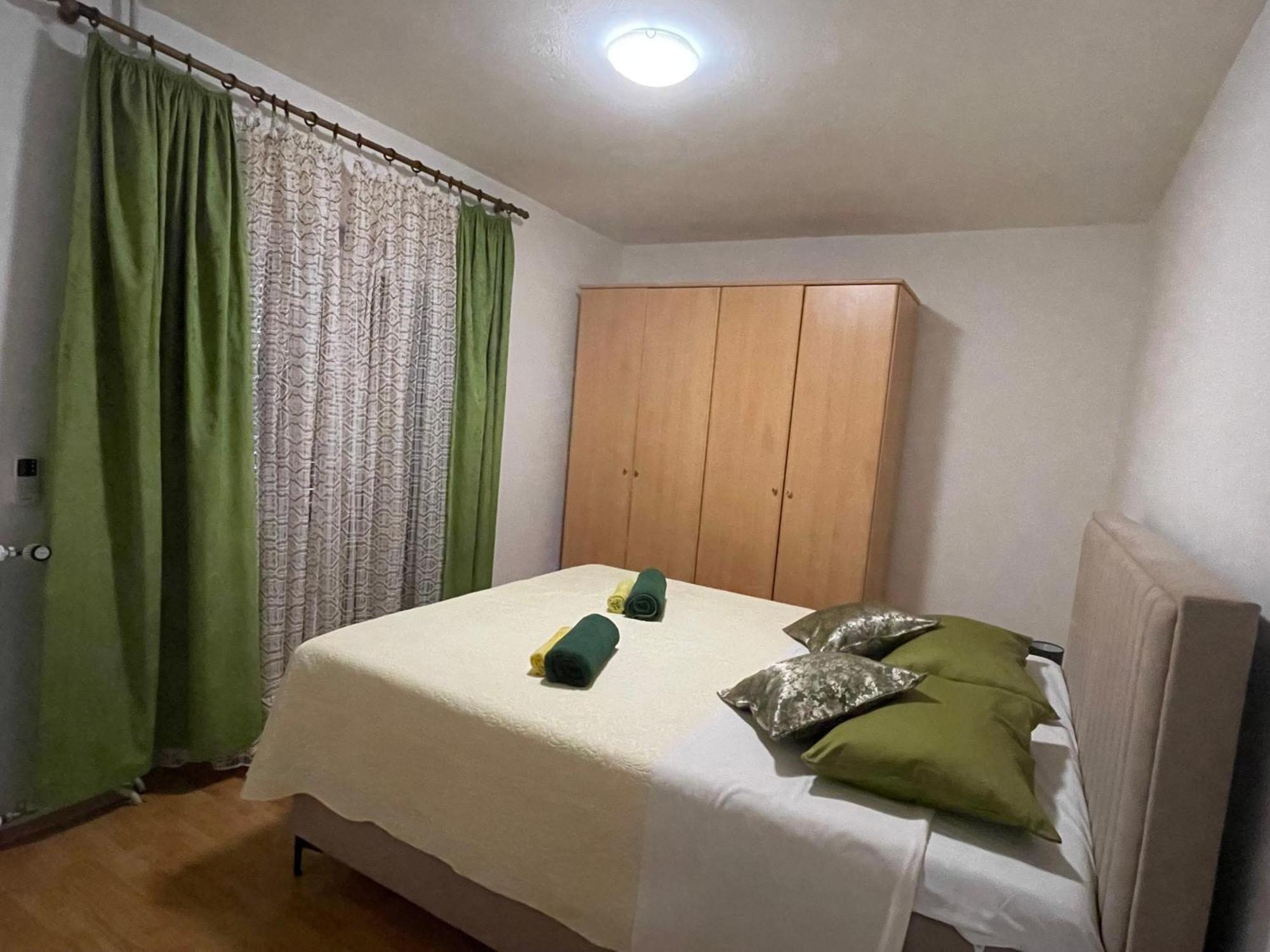 Apartments Angela ビオグラード・ナ・モル エクステリア 写真