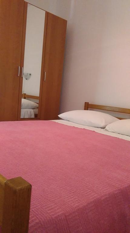 Apartments Angela ビオグラード・ナ・モル エクステリア 写真